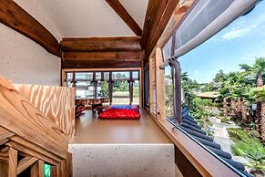 Jeju Hanok Hotel Hallagung