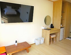 Jeju Hanok Hotel Hallagung