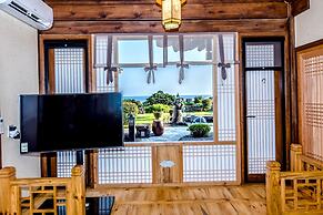 Jeju Hanok Hotel Hallagung