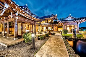 Jeju Hanok Hotel Hallagung