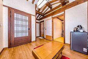 Jeju Hanok Hotel Hallagung