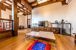 Jeju Hanok Hotel Hallagung