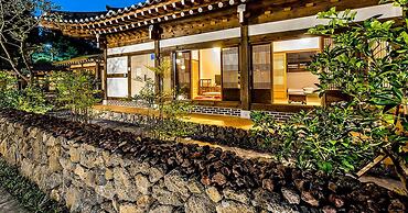 Jeju Hanok Hotel Hallagung