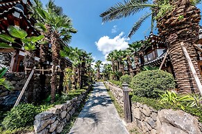 Jeju Hanok Hotel Hallagung