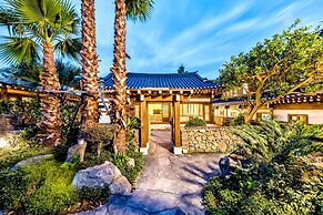 Jeju Hanok Hotel Hallagung