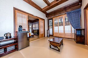 Jeju Hanok Hotel Hallagung