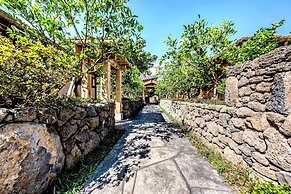 Jeju Hanok Hotel Hallagung