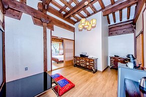 Jeju Hanok Hotel Hallagung