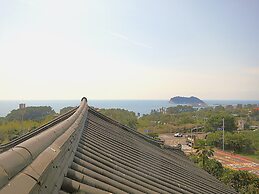 Jeju Hanok Hotel Hallagung