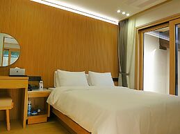 Jeju Hanok Hotel Hallagung