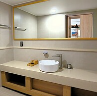 Jeju Hanok Hotel Hallagung