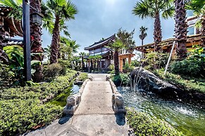 Jeju Hanok Hotel Hallagung