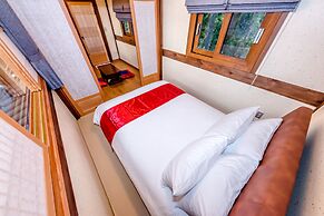 Jeju Hanok Hotel Hallagung