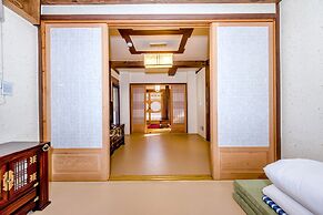 Jeju Hanok Hotel Hallagung