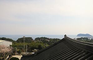 Jeju Hanok Hotel Hallagung