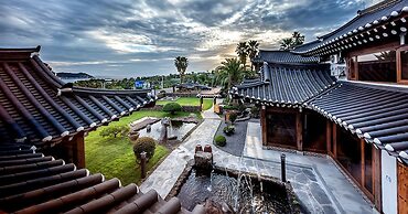 Jeju Hanok Hotel Hallagung