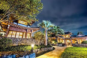 Jeju Hanok Hotel Hallagung