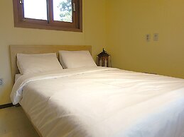 Jeju Hanok Hotel Hallagung