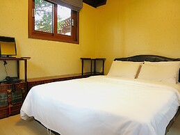 Jeju Hanok Hotel Hallagung