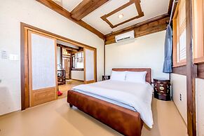 Jeju Hanok Hotel Hallagung