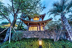 Jeju Hanok Hotel Hallagung