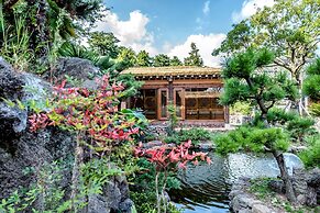 Jeju Hanok Hotel Hallagung