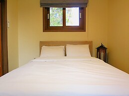 Jeju Hanok Hotel Hallagung