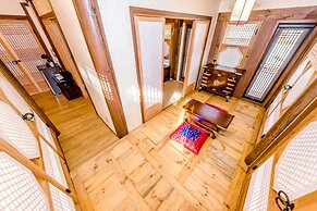 Jeju Hanok Hotel Hallagung