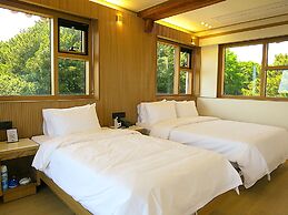 Jeju Hanok Hotel Hallagung