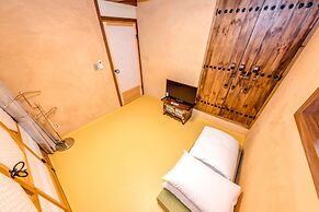 Jeju Hanok Hotel Hallagung