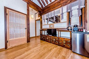Jeju Hanok Hotel Hallagung