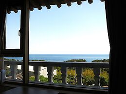 Jeju Hanok Hotel Hallagung