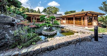 Jeju Hanok Hotel Hallagung