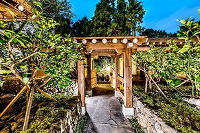 Jeju Hanok Hotel Hallagung