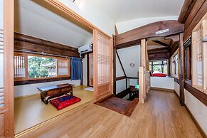 Jeju Hanok Hotel Hallagung