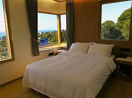 Jeju Hanok Hotel Hallagung