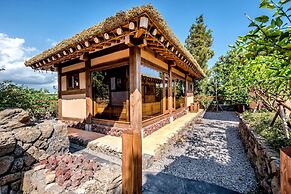 Jeju Hanok Hotel Hallagung