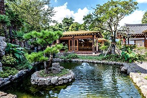 Jeju Hanok Hotel Hallagung