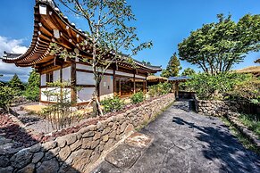 Jeju Hanok Hotel Hallagung