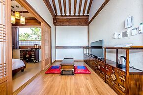Jeju Hanok Hotel Hallagung