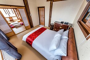 Jeju Hanok Hotel Hallagung