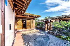 Jeju Hanok Hotel Hallagung