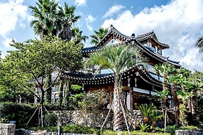 Jeju Hanok Hotel Hallagung