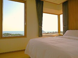 Jeju Hanok Hotel Hallagung