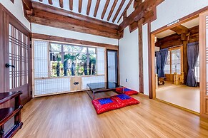 Jeju Hanok Hotel Hallagung
