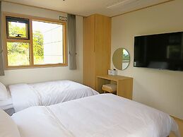 Jeju Hanok Hotel Hallagung