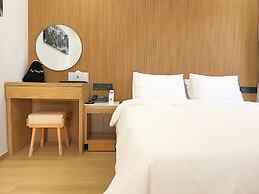 Jeju Hanok Hotel Hallagung