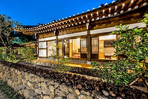 Jeju Hanok Hotel Hallagung