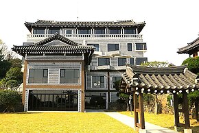 Jeju Hanok Hotel Hallagung