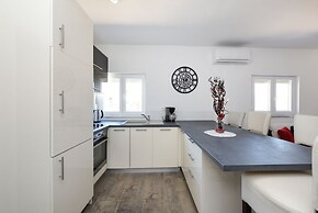 Holiday Apartments Yes Peace